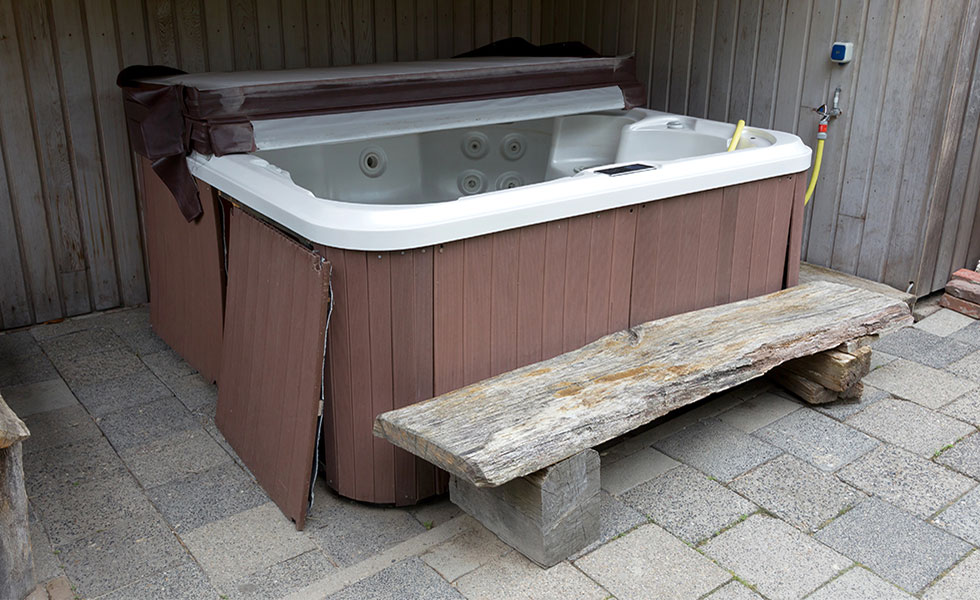 Mitten And Son Disposal is happy to remove and dispose of old hot tubs.