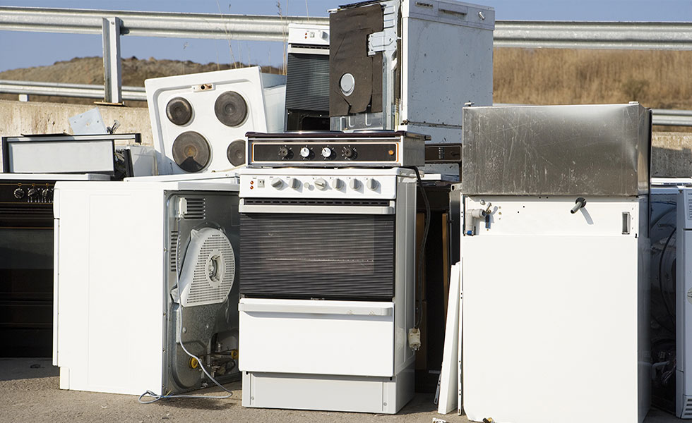 Need to get rid of old appliances?  Mitten And Son Disposal is happy to help with all sizes of jobs.